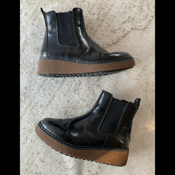 Timberland Shoes - Timberland Black Leather Chelsea Boots